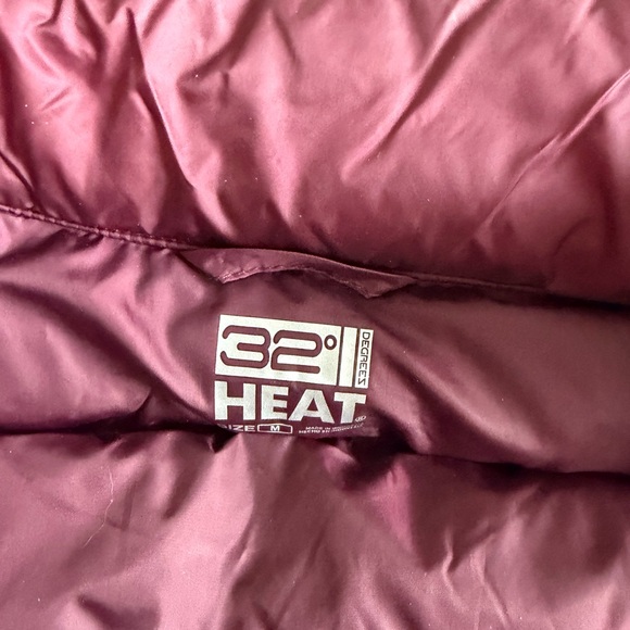 32 degrees heat quilted puffer vest Burgundy lightweight. Great for travel sizeM - Picture 6 of 10